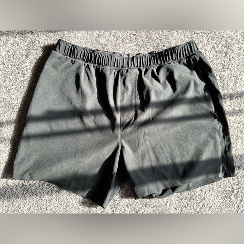 rhone men’s athletic shorts stretch zip pockets black w/ microfiber brief liner